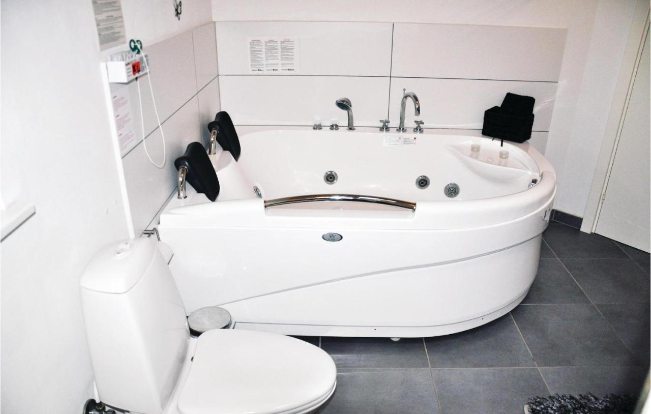Pet Friendly Home In Augustenborg With Kitchen Asserballeskov Luaran gambar